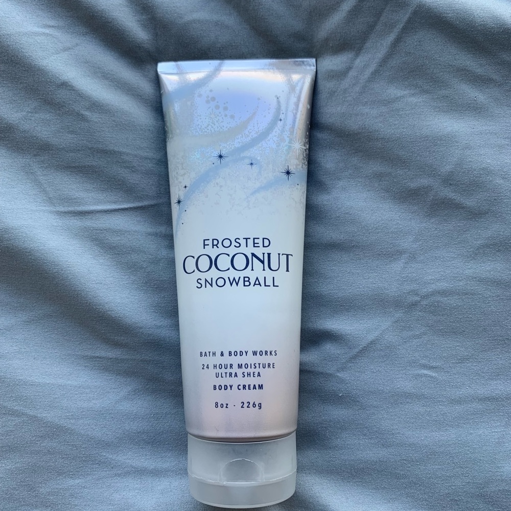 NEW Bath and Body Works Frosted Coconut Snowball Body Cream